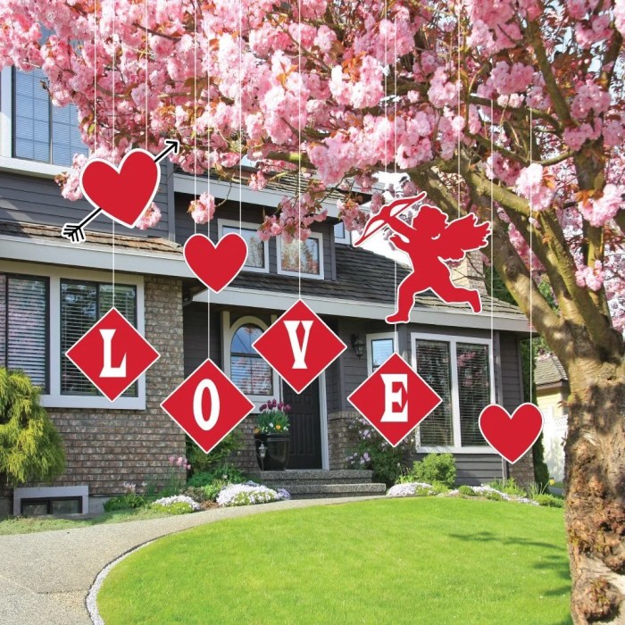 Valentine's day outdoor decor