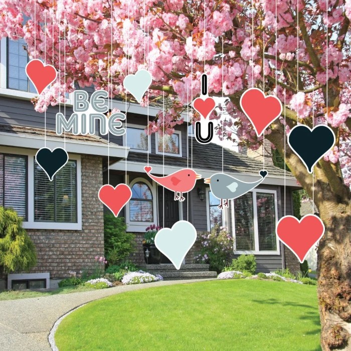 Valentine's day outdoor decor