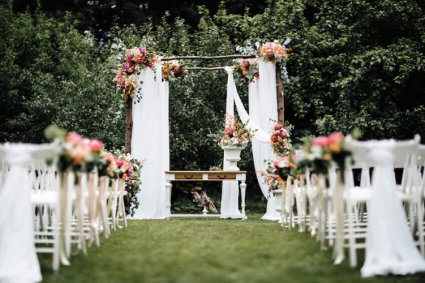 Wedding decor for outdoor wedding