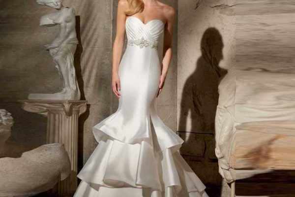 Simple trumpet wedding dress